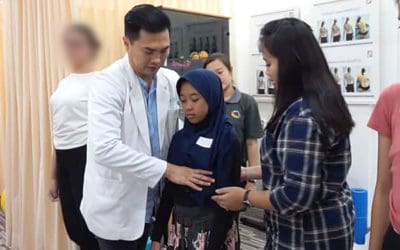 Mendukung Terapi Scoliosis melalui Aktivitas Sehari-hari